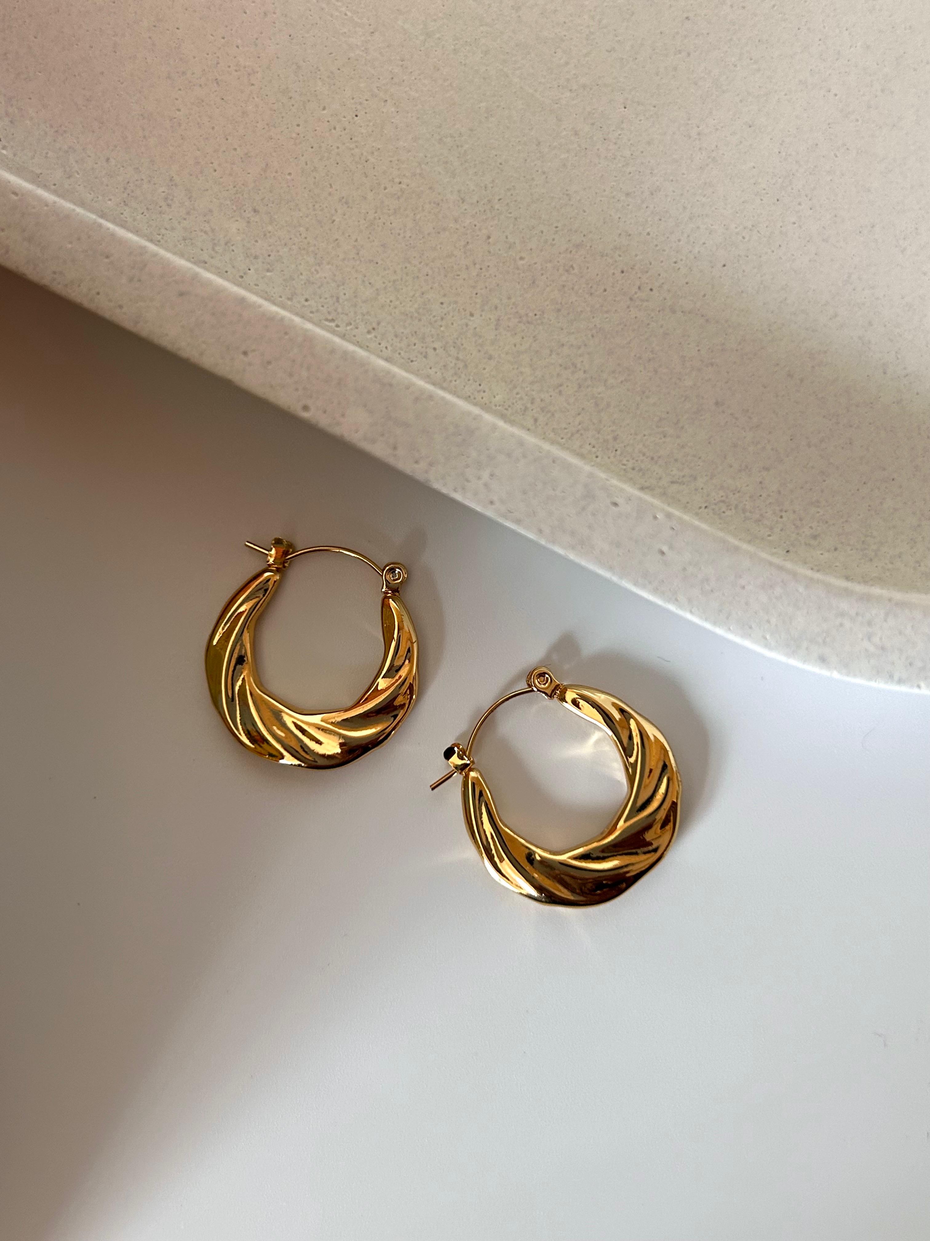 Luna Hoops