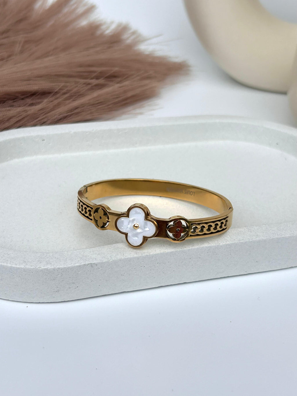 Eternal Clover Cuff