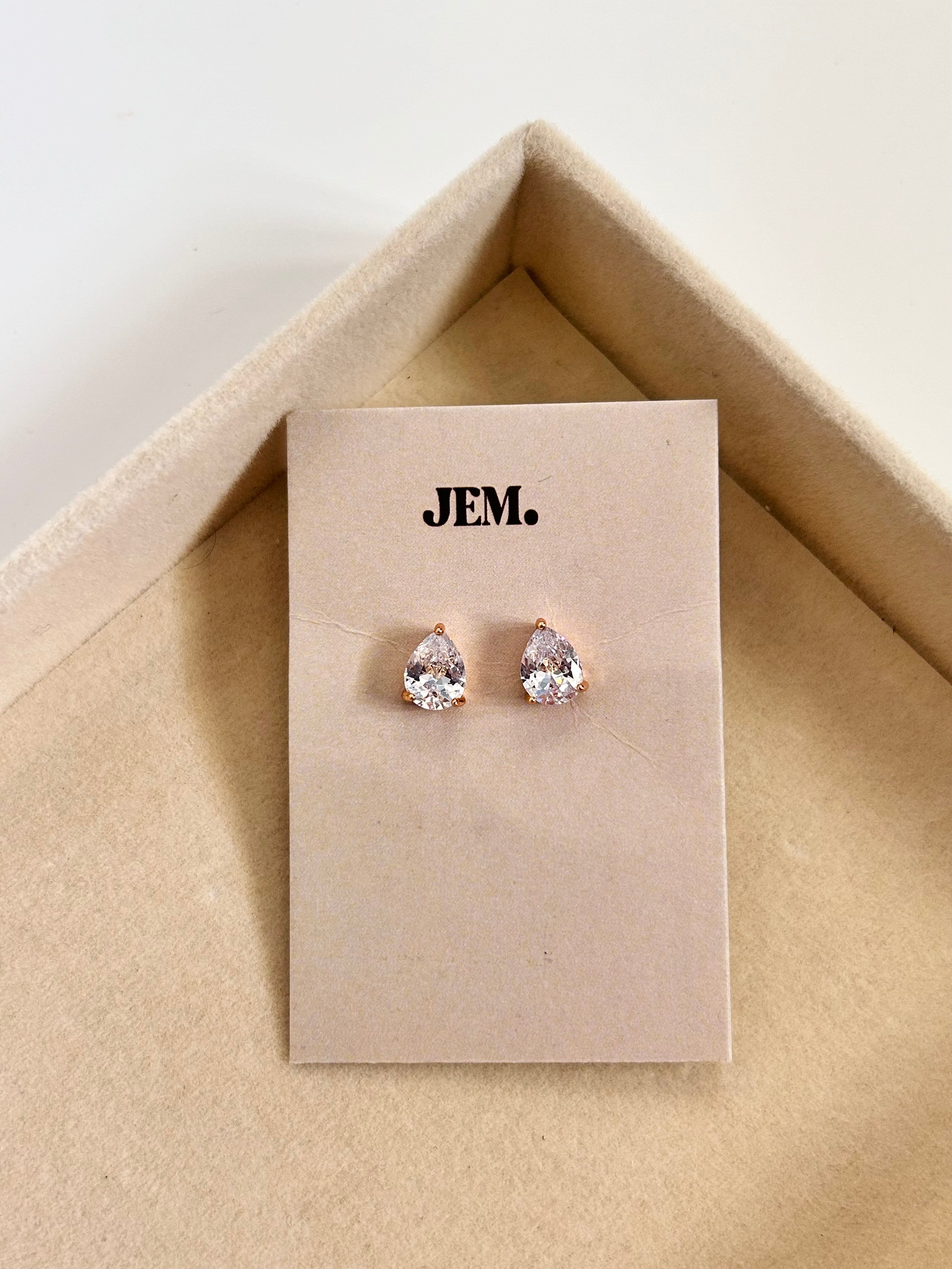 Dew studs