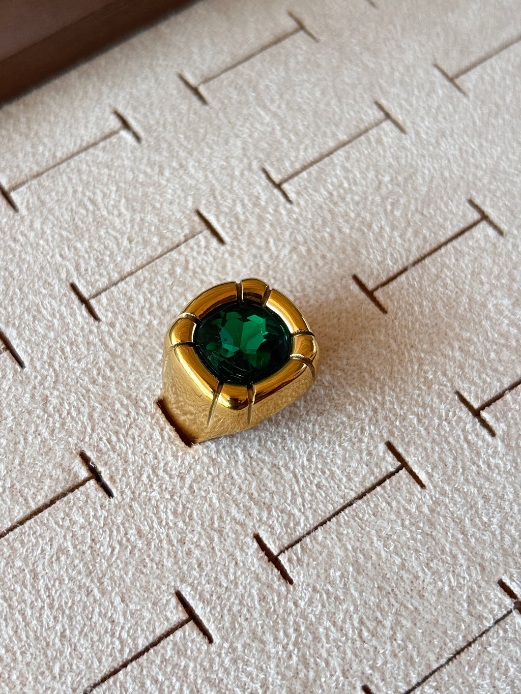Emerald Hue