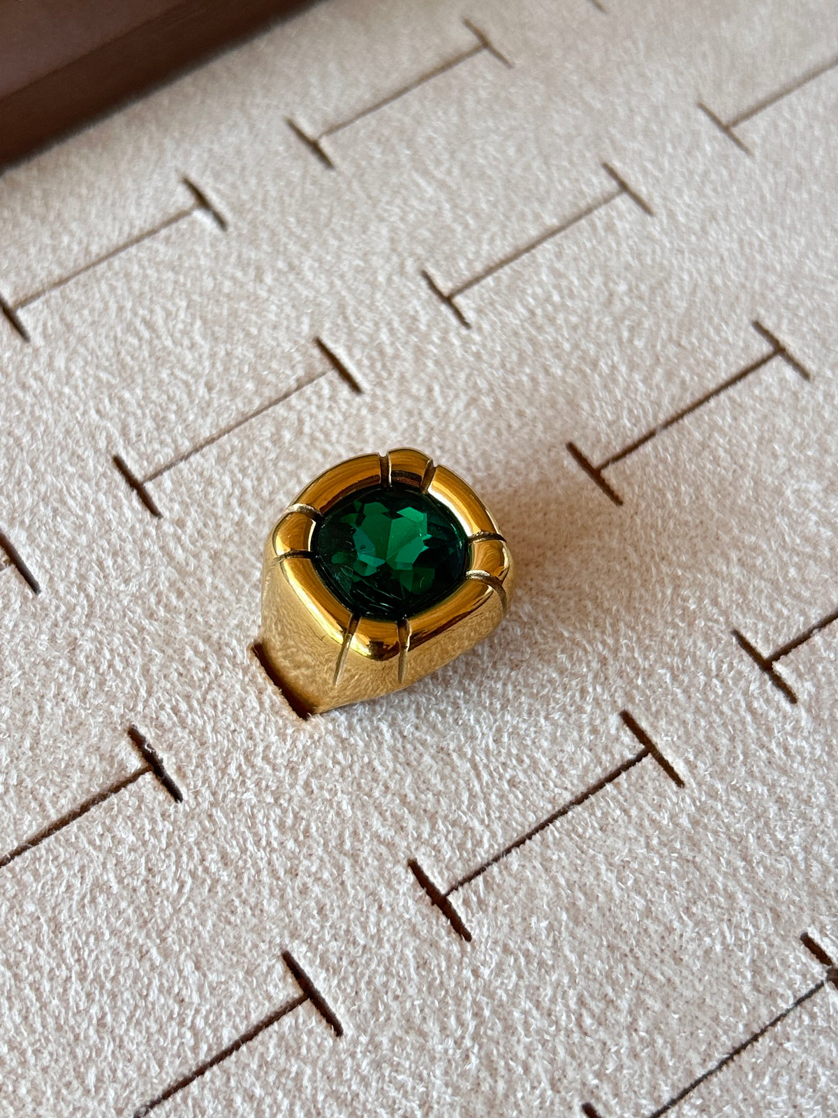 Emerald Hue