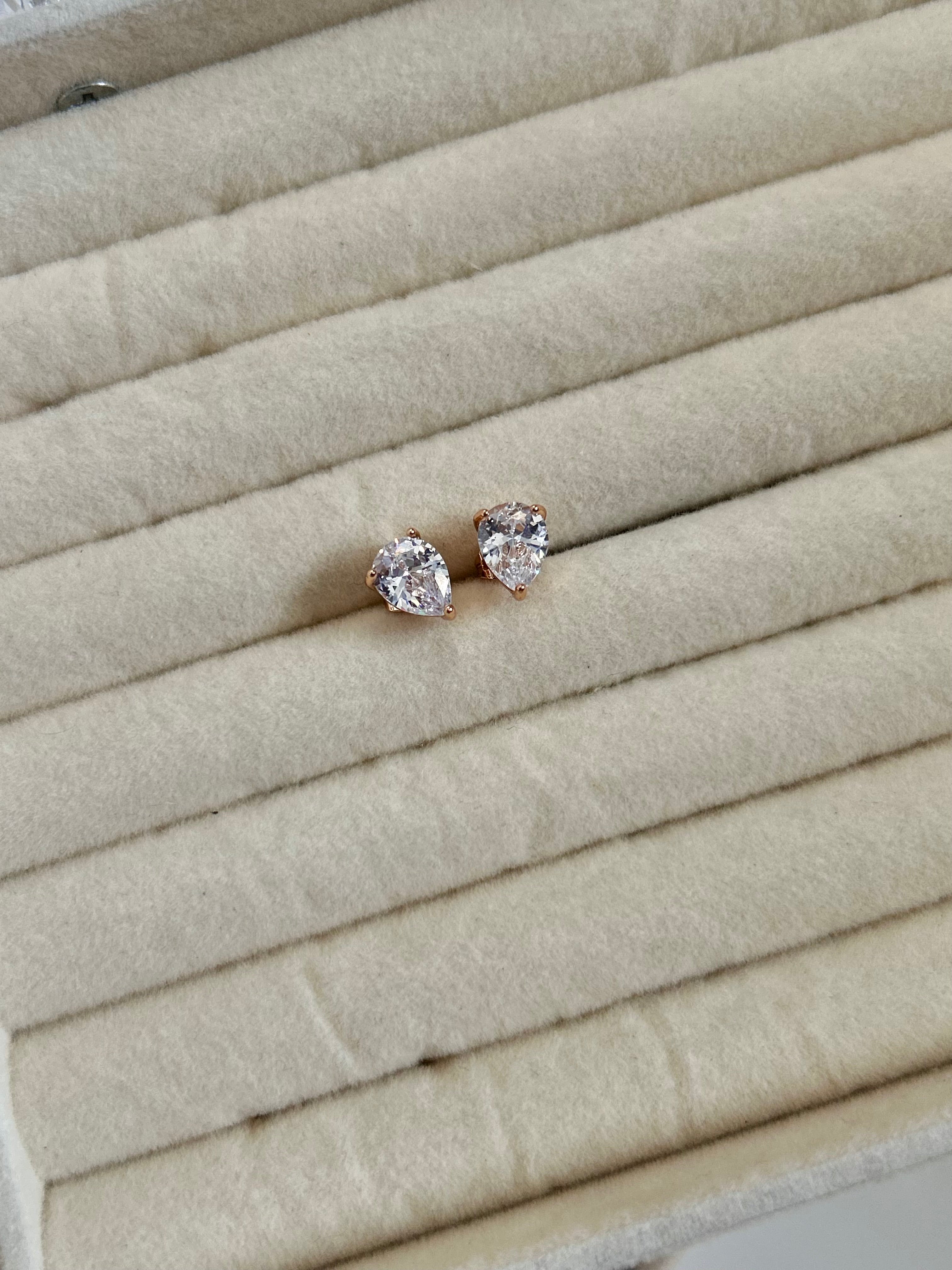 Dew studs