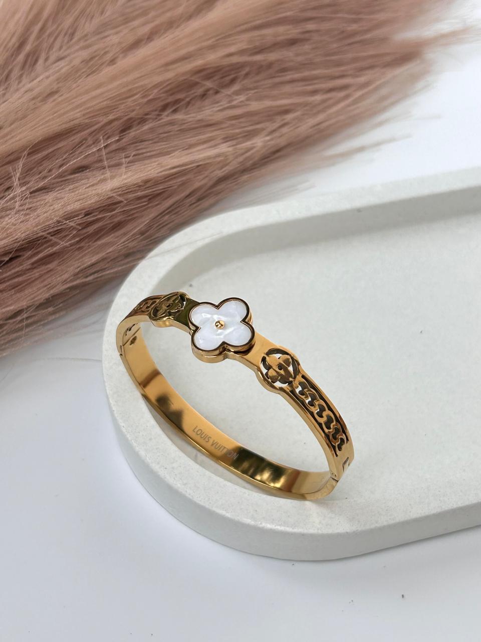 Eternal Clover Cuff