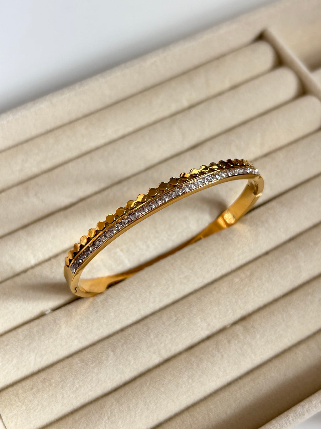 Eterna Cuff