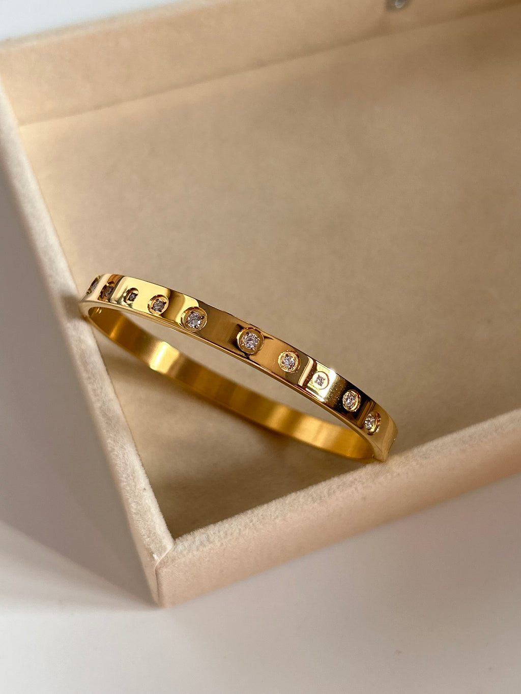 Mademoiselle Cuff