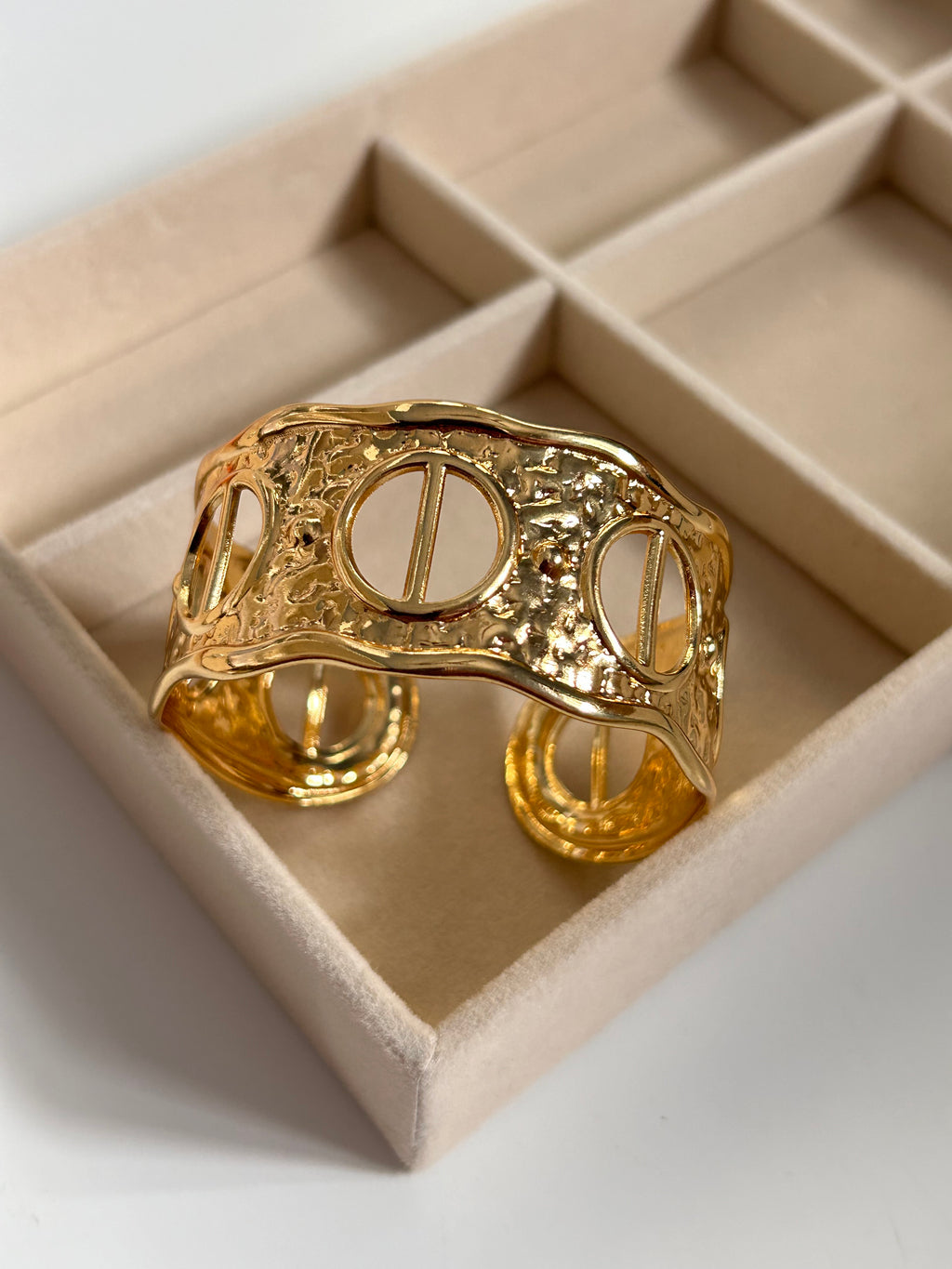 Eloura Cuff