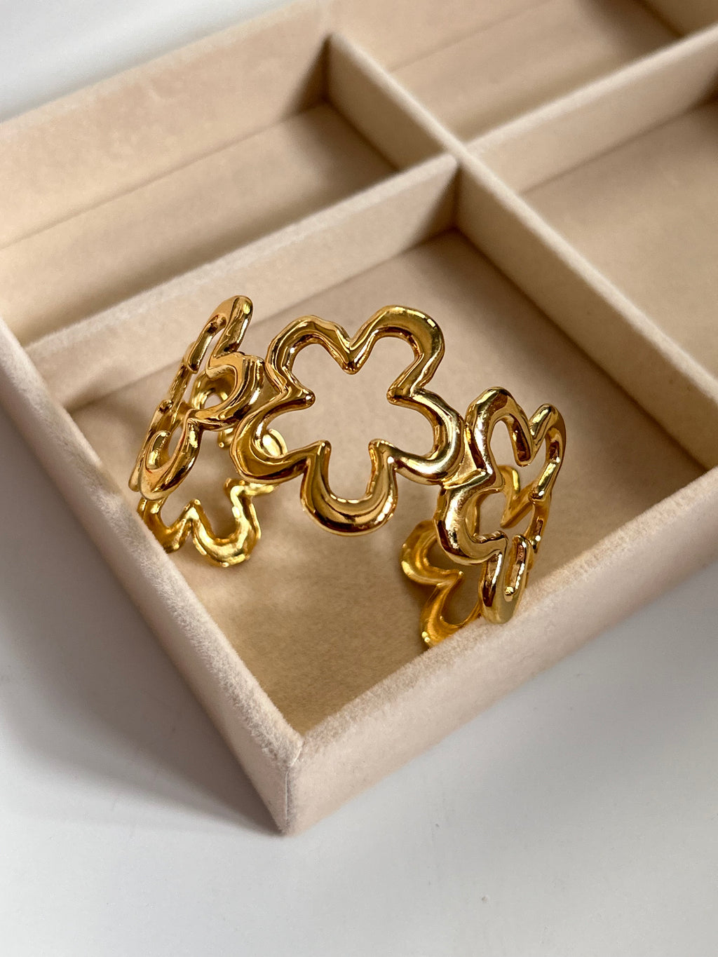 Stella Cuff