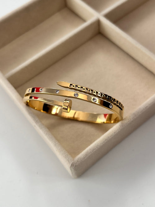 Amor Nail Cuff