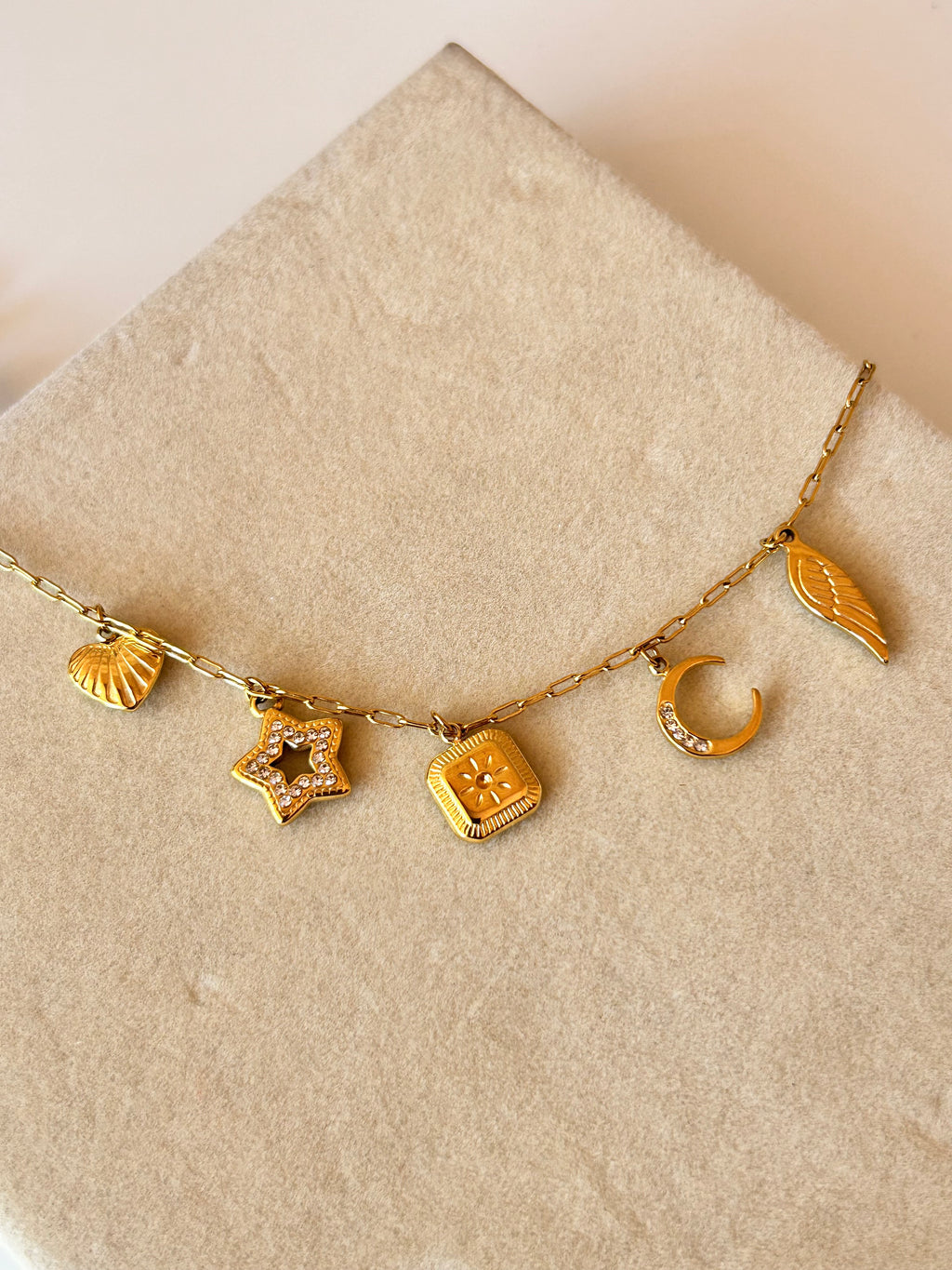 Effie Charm Bareclet